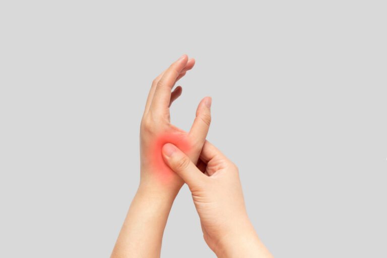 Tratamento cirúrgico da Rizartrose: Artroplastia com ressecção do trapézio associada à interposição de tendão versus a técnica de Kuhns