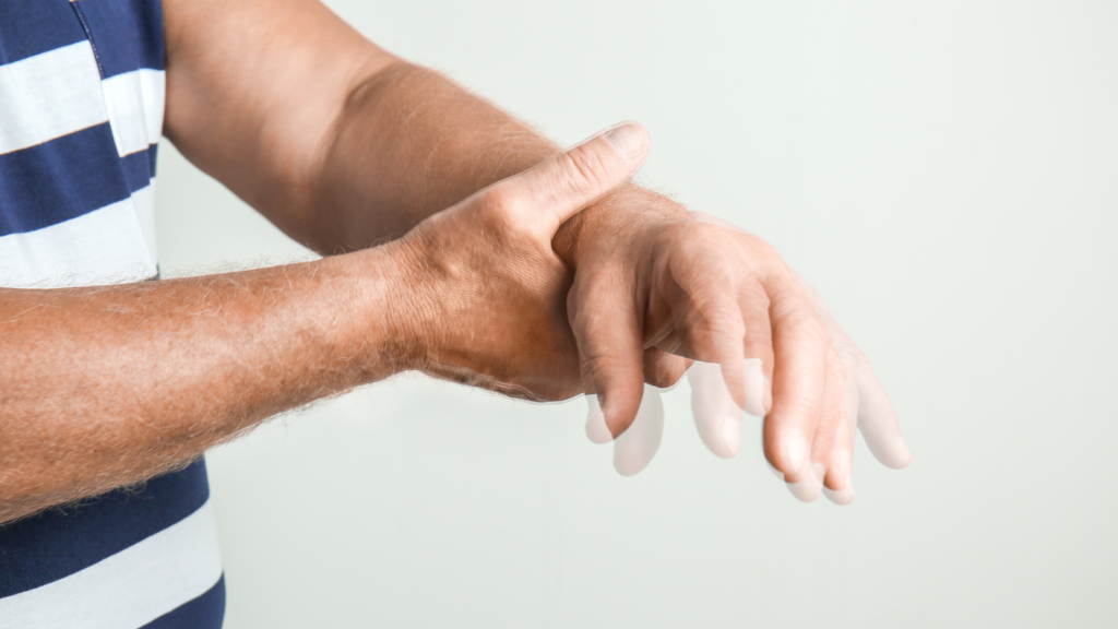 Mãos trêmulas: 7 sinais de que o tremor pode ser um problema sério 1 mãos trêmulas